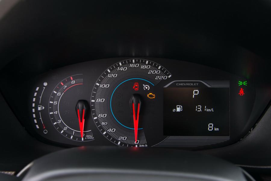 Панель приборов Chevrolet Spin LTZ 2018 года  (фото 2 из 16)